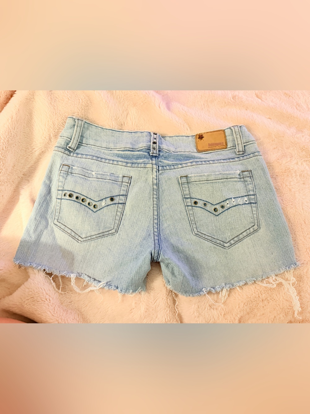Vintage Y2K Bubblegum USA American Flavour grommet stud raw hem Jean shorts